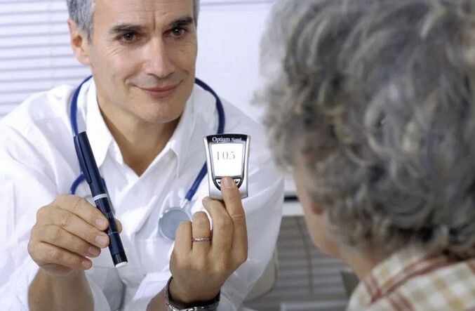 Calcolare i livelli di zucchero nel sangue aiuta il medico a diagnosticare il diabete.